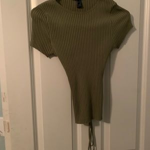 ribbed green forever 21 baby tee~ slightly cropped~ Medium but fit like small